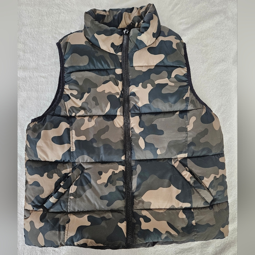 Women's Love Tree Olive and Black Camo Vest